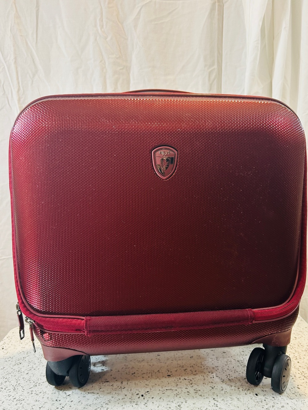 Stylish Red Hard-Shell Spinner Travel Case